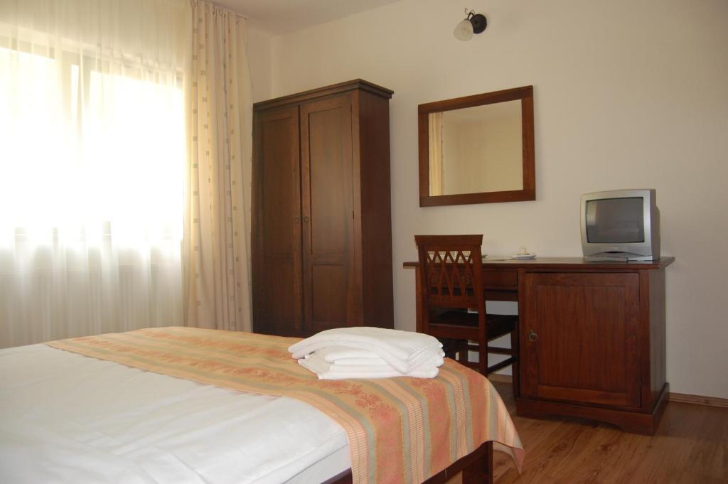 Complexul Turistic Cheile Butii Hotel Cimpu lui Neag Bilik gambar