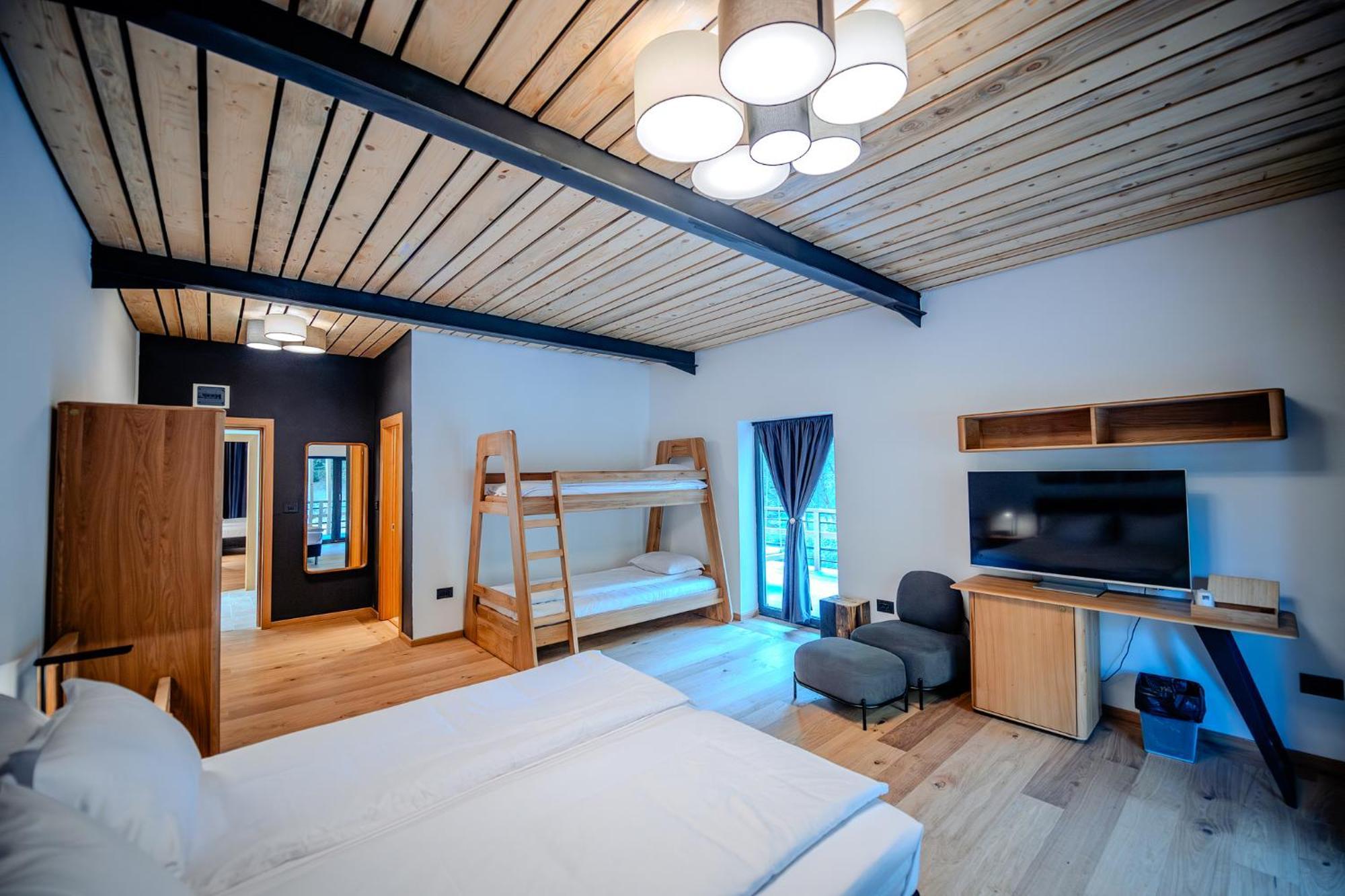 Complexul Turistic Cheile Butii Hotel Cimpu lui Neag Luaran gambar