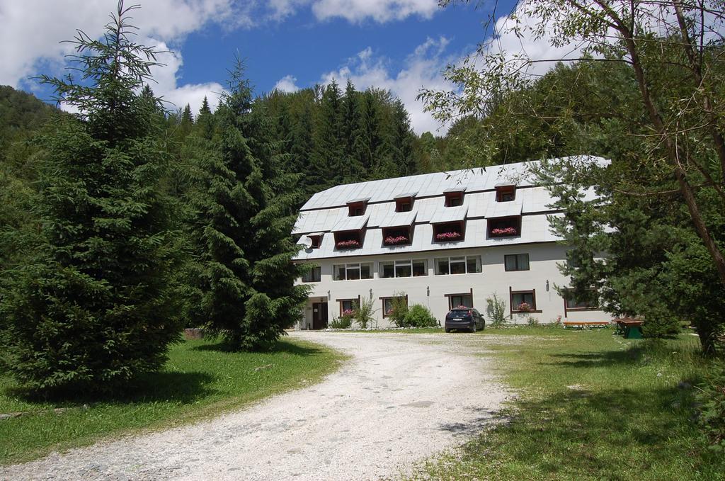 Complexul Turistic Cheile Butii Hotel Cimpu lui Neag Luaran gambar